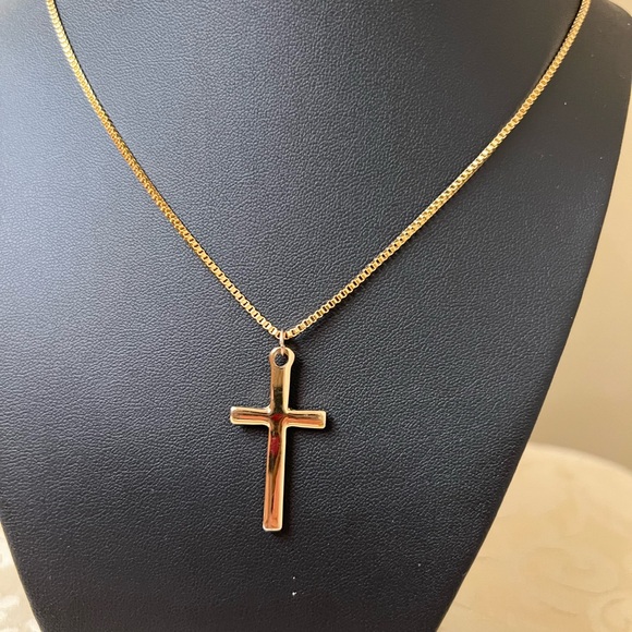 Jewelry - Elegant Gold Cross Necklace